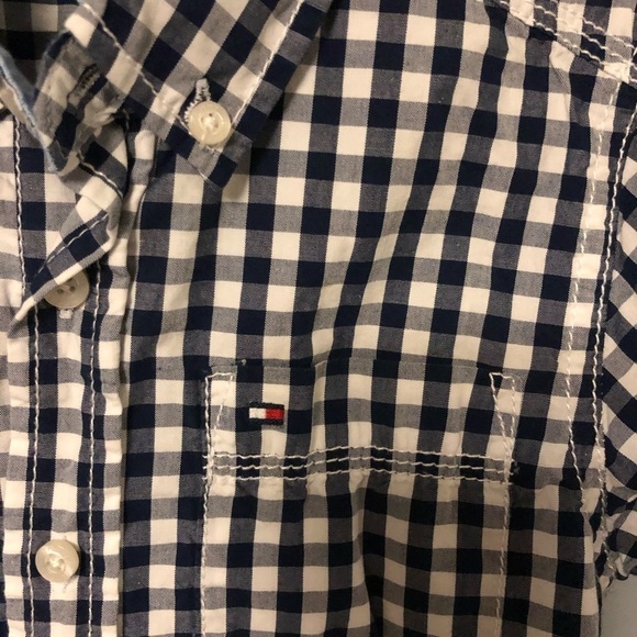 Tommy Hilfiger button down size 3t - Picture 3 of 6